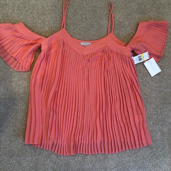 Women’s cold should pleated blouse from 1. State - Picture 1 of 4